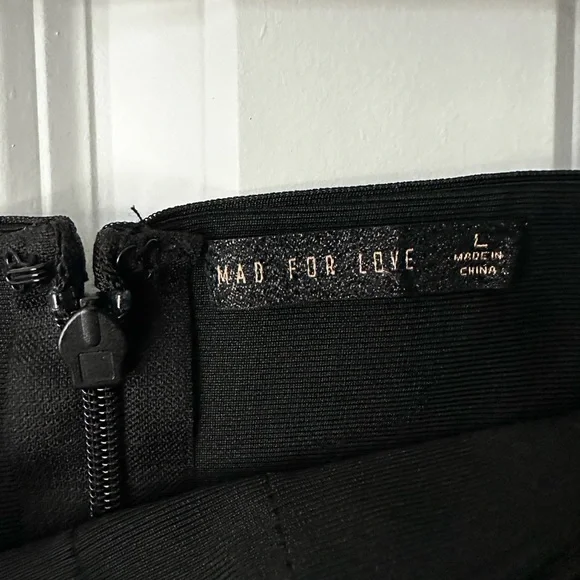 Sleek Black Hook-Detail Pencil Skirt - Picture 3 of 3